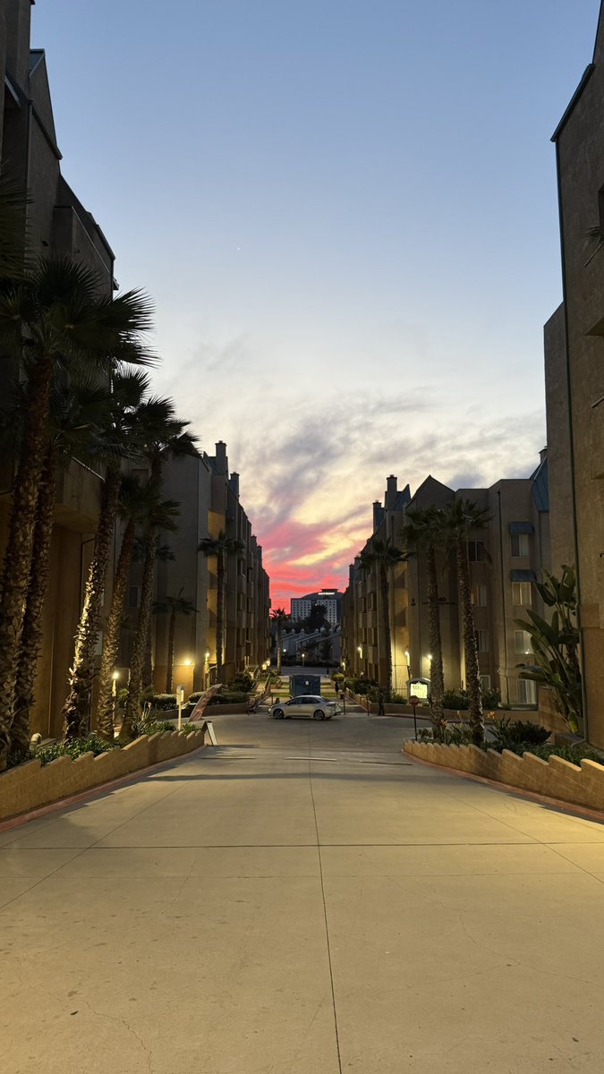 LoneEmad's tweet photo. Pink Sunsets — Auspicious tidings

Ramadan Mubarak! https://t.co/8Q3ptWo9oy
