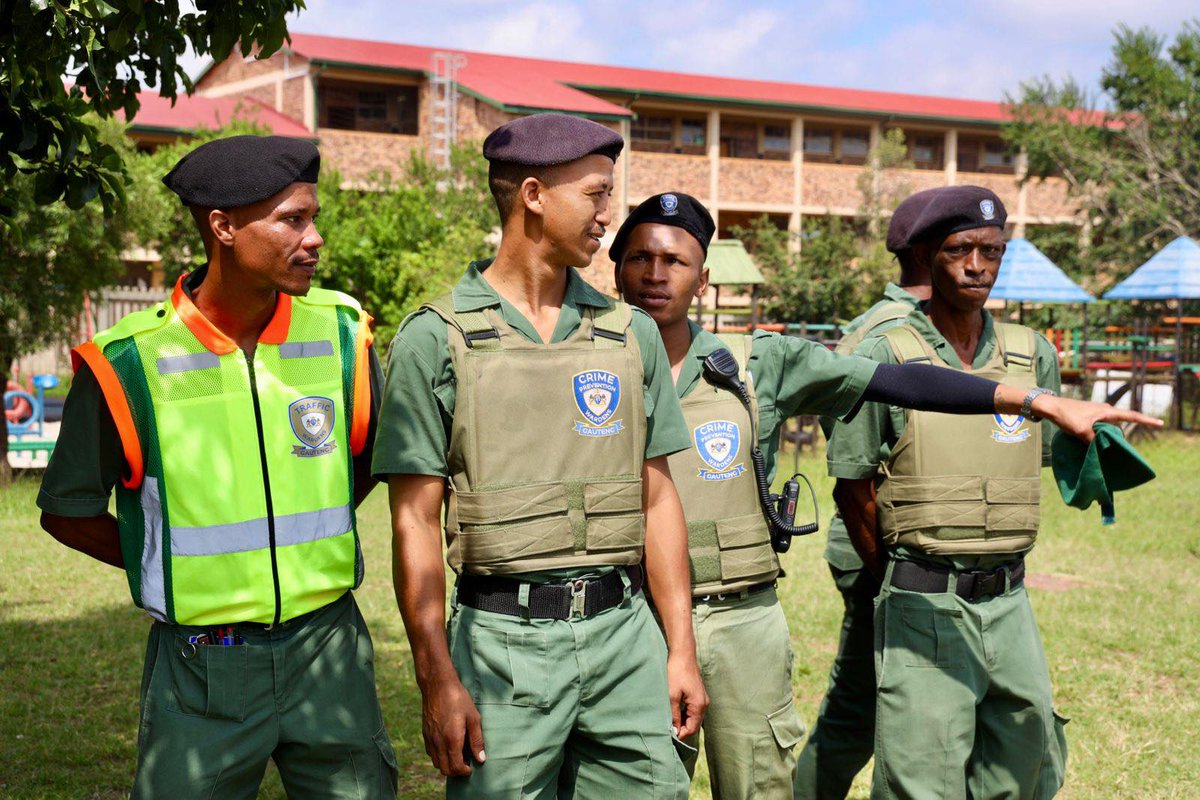 Road safety awareness at Mohlakeng Primary School

tinyurl.com/2y6wtp7o

#ArriveAlive #RoadSafety 

<a href="/GTP_Traffstats/">GTP Gauteng Traffic Police</a> <a href="/MotusRoadSafety/">Road Safety Powered by MOTUS</a>
