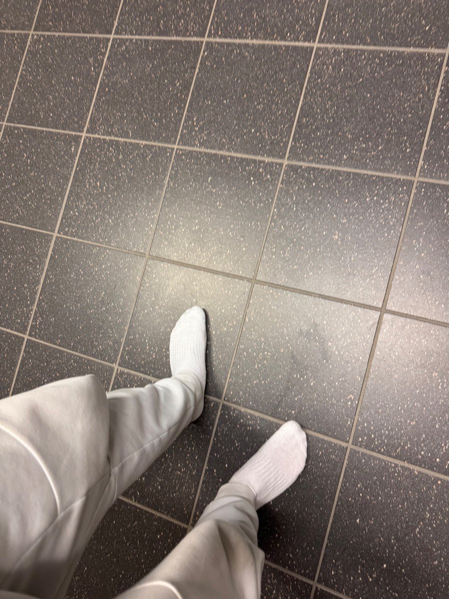 Elijah99Master's tweet photo. Look at these sweaty socks I‘ve been wearing for almost 4 days😈

And the only thing you can think about is licking the floor where I stood and sniffing my socks😂 

DM me to buy socks📩

#master #alpha #nike #socks #cashmaster #findom #sweaty #fag #sub #gym https://t.co/prlMNPImvd