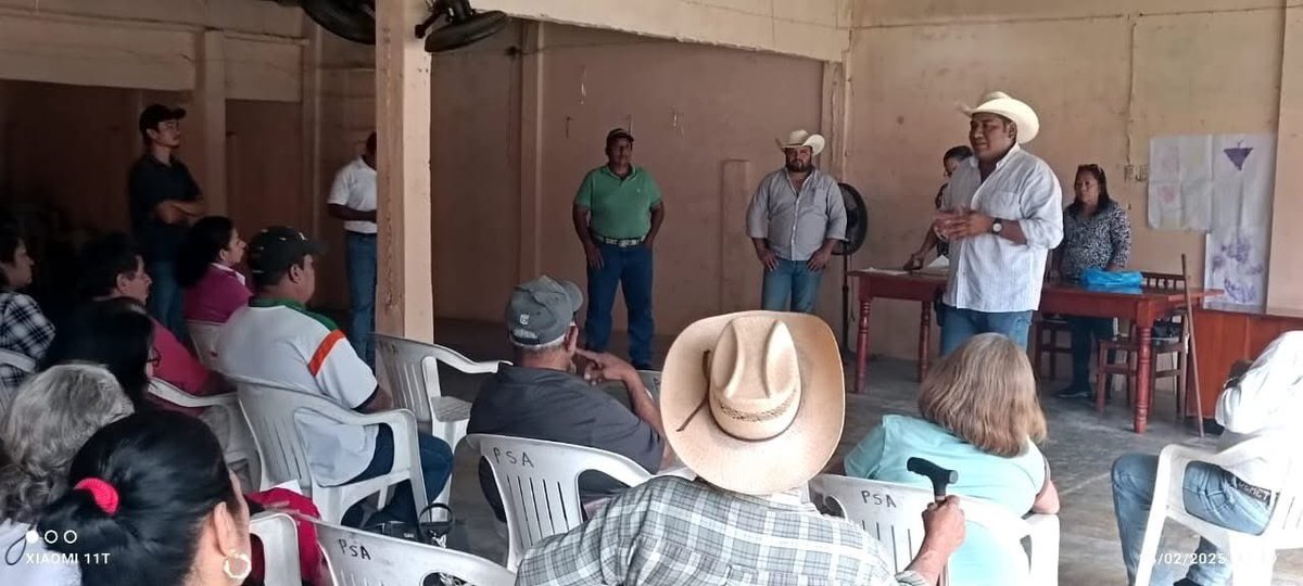 munozmurrieta's tweet photo. Seguimos avanzando en sanidad animal, entregamos certificados zoosanitarios 📜✅ a los ganaderos de la zona que cumplieron con los lineamientos establecidos. 🏆👨‍🌾

Este logro fue posible gracias al trabajo que realizamos como presidente de la ganadera.@rocionahle @EstebanRZepeta https://t.co/yXikGDgaHP