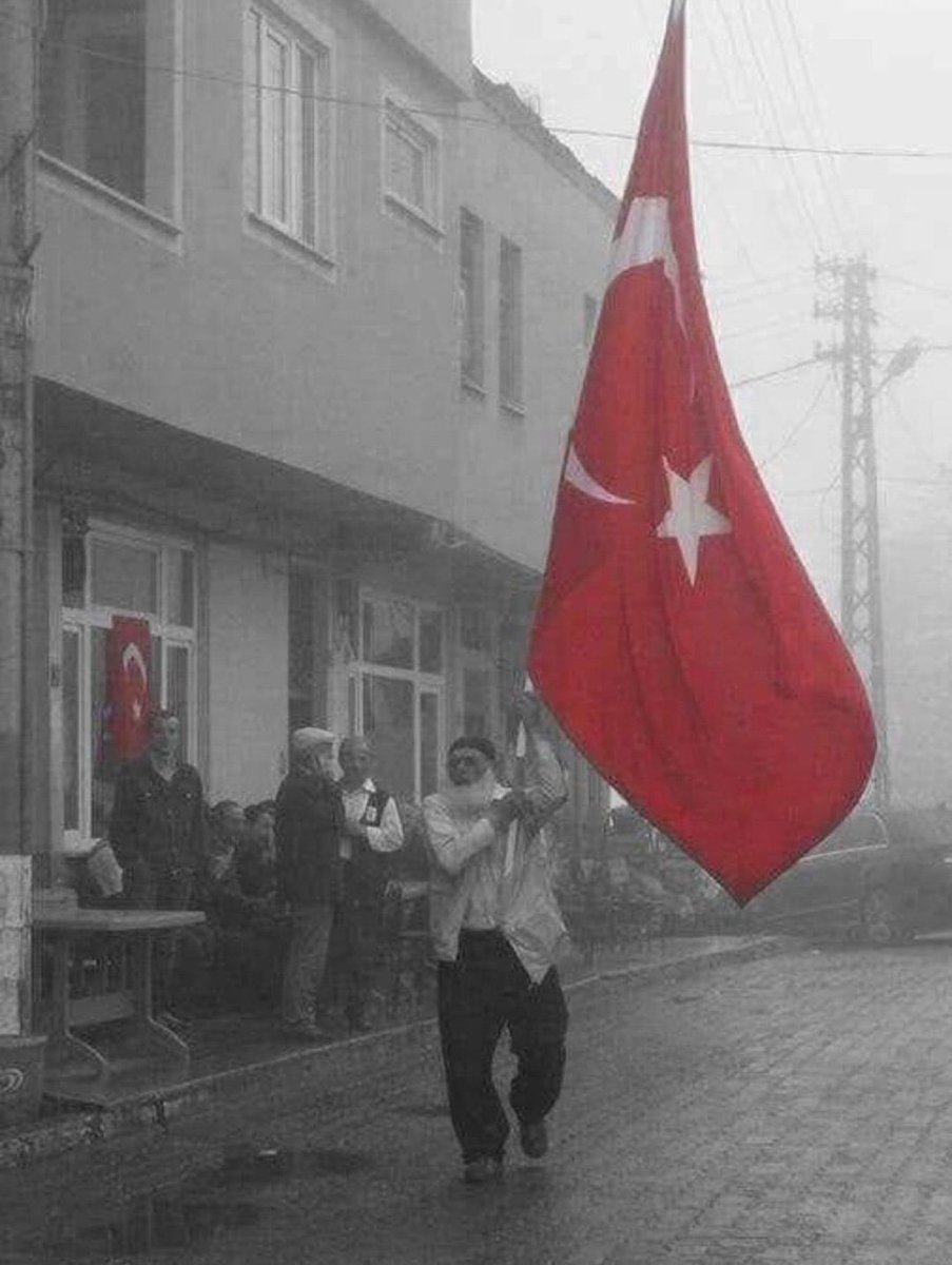 “Senin bir izzetin vardır; medet ummazsın alçaktan!”