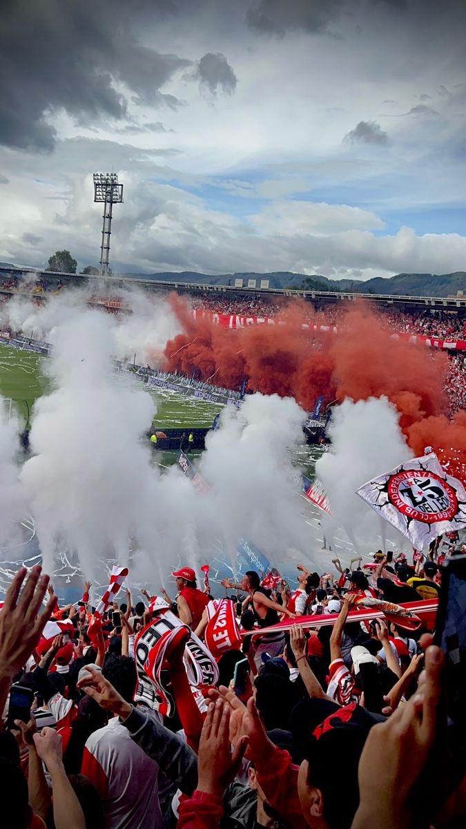 MarquezCaroR's tweet photo. El 28 de febrero de 1941 nació más que un equipo. Un amor eterno, un latido rojo y blanco que nunca deja de rugir. 

84 años de historia, gloria y lealtad inquebrantable. Porque Santa Fe no es solo un club, es un sentimiento para toda la vida.

¡Feliz cumpleaños, León! 🦁🇮🇩 https://t.co/yi7KPbYMMX