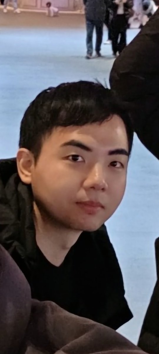 남찍사...ㅋㅋㅋ
오래간만에 플로우 따라가기!

마지막은 최근에 여행가서 찍은
단체사진.
에서 나만 자른 거😁

모두 행복합시다!😊