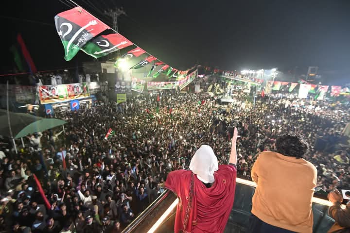 RazaDharijo's tweet image. 3 years ago, on this day, My Leaders in my home Town, Kazi Ahmed ♥️🙌🏼

#AwamiMarch