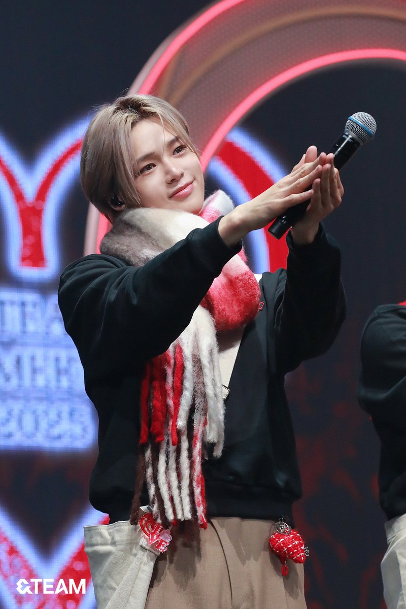&amp;TEAM FANMEETING ‘&amp;❤︎’ Behind Photo

#andTEAM
#and_HEART
#K