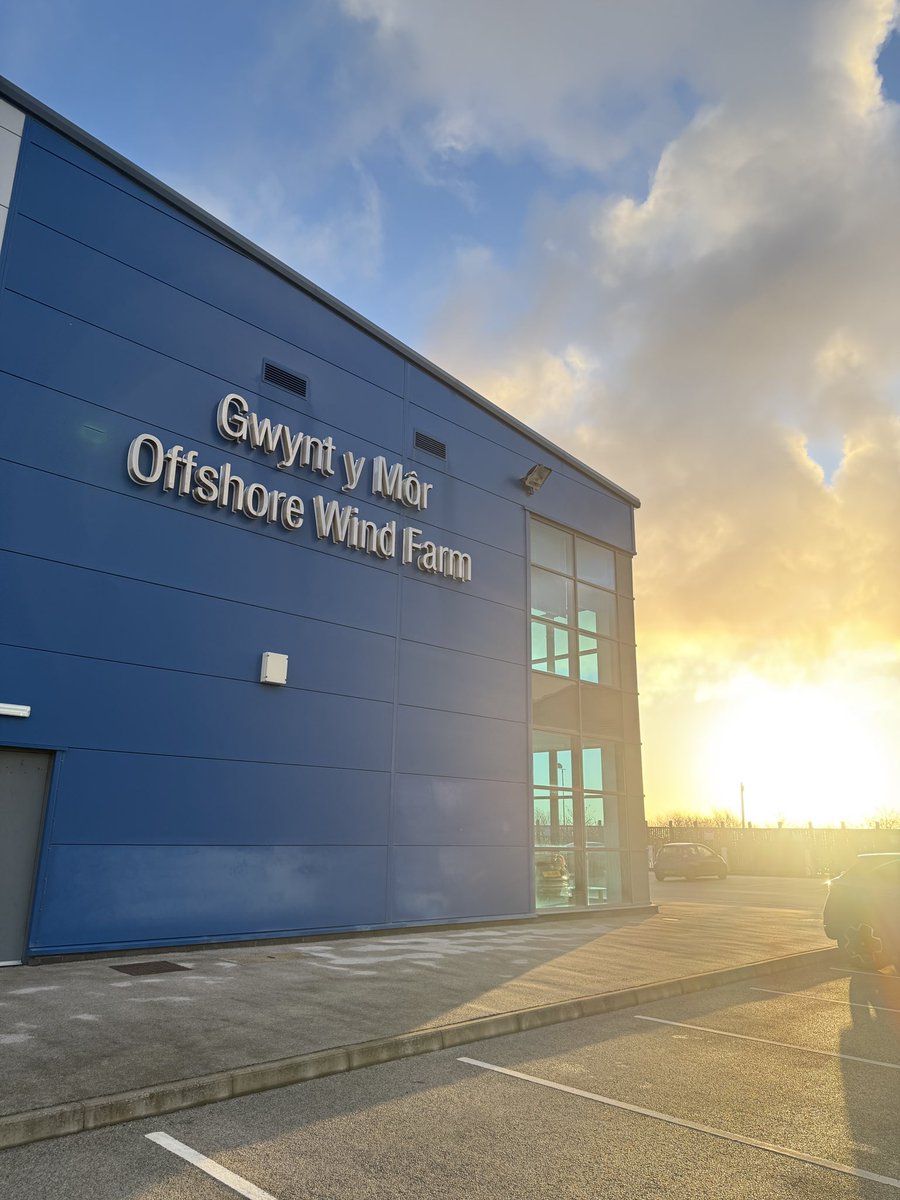 A beautiful Friday morning <a href="/RWE_UK/">RWE UK</a>  Gwynt y Môr Offshore Wind Farm, where innovation meets sustainability!

Wishing everyone a productive Friday and a great weekend ahead!

#RenewableEnergy #Sustainability #RWE #GwyntyMôr #NorthWales