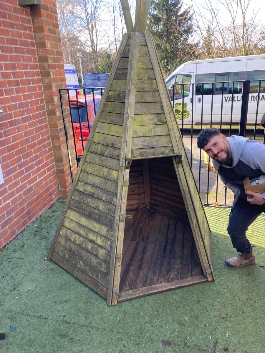 Boiler &amp; hot water replacement at Valley Road School Henley is complete up and running. A challenging project as the work was carried out without disrupting the school during the Winter period. We did have to move the play Teepee for access, its now back in place 🤠<a href="/lochinvarLtd/">Lochinvar</a>