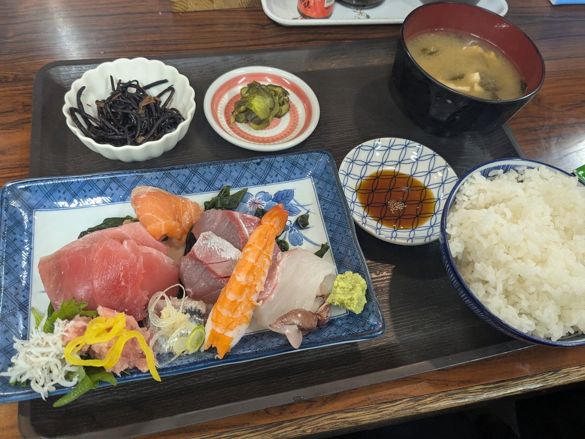 CBA_CHIBA's tweet photo. 【紹介208🌳#花のや】
#市場食堂花のや　さんに行ってきました。船橋にある人気の食堂です。
#お刺身定食　はぶりが美味しかったです！皆で食べてみて下さい
#ゆうゆ
#食リポ出来ないけど応援するアイドル https://t.co/zGg6qb3NqZ