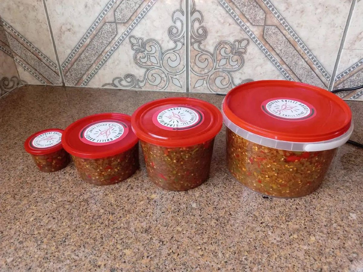 Am_Blujay's tweet photo. Meet Lerato from Mamelodi west. She sell home made chilli, 🌶️ called Lebabisi. It is mostly enjoyed with African food like mogodu and others. She makes the chilli sauce at home. Sell it with containers of archer .It is available in different sizes of container. She also supply for one of the popular food establishments called Ko Masa..It is not yet available around the country in any shops.