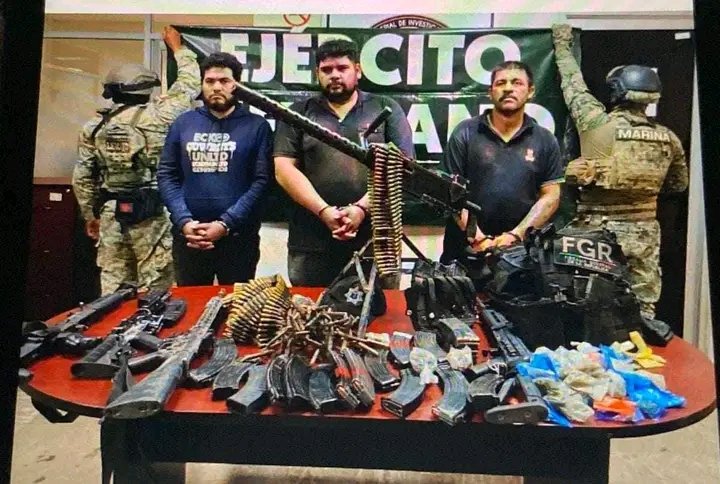 MataSalas123's tweet photo. #Bacum, Sonora – Detienen a el piolas de los salazar🚨

En un operativo contundente  🚔, fue capturado "El Piolas", identificado como lugarteniente de la organización criminal de los Salazar  y uno de los principales responsables de actos violentos en el Valle del Yaqui https://t.co/VjIEuMaIhn
