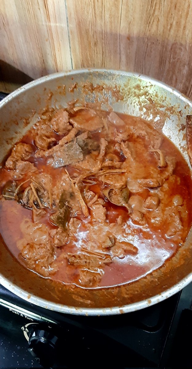 gforgea's tweet image. rendang udah, dendeng udah, tinggal goreng kentang mustofa 😩

sama PR cuci piring dan dapur kotor aja
menyala boyok ku 🔥🔥🔥