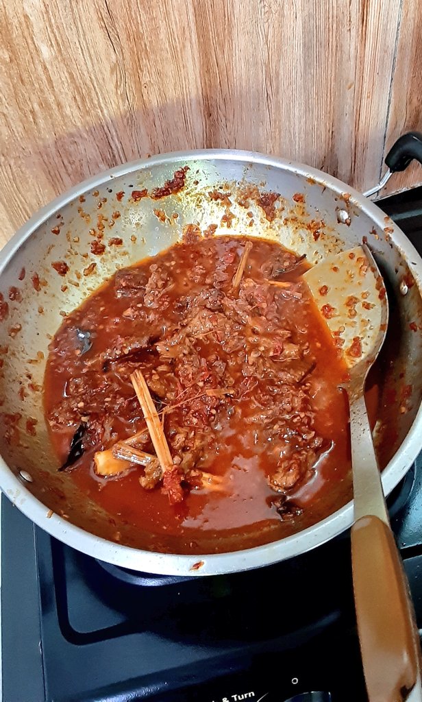 gforgea's tweet image. rendang udah, dendeng udah, tinggal goreng kentang mustofa 😩

sama PR cuci piring dan dapur kotor aja
menyala boyok ku 🔥🔥🔥