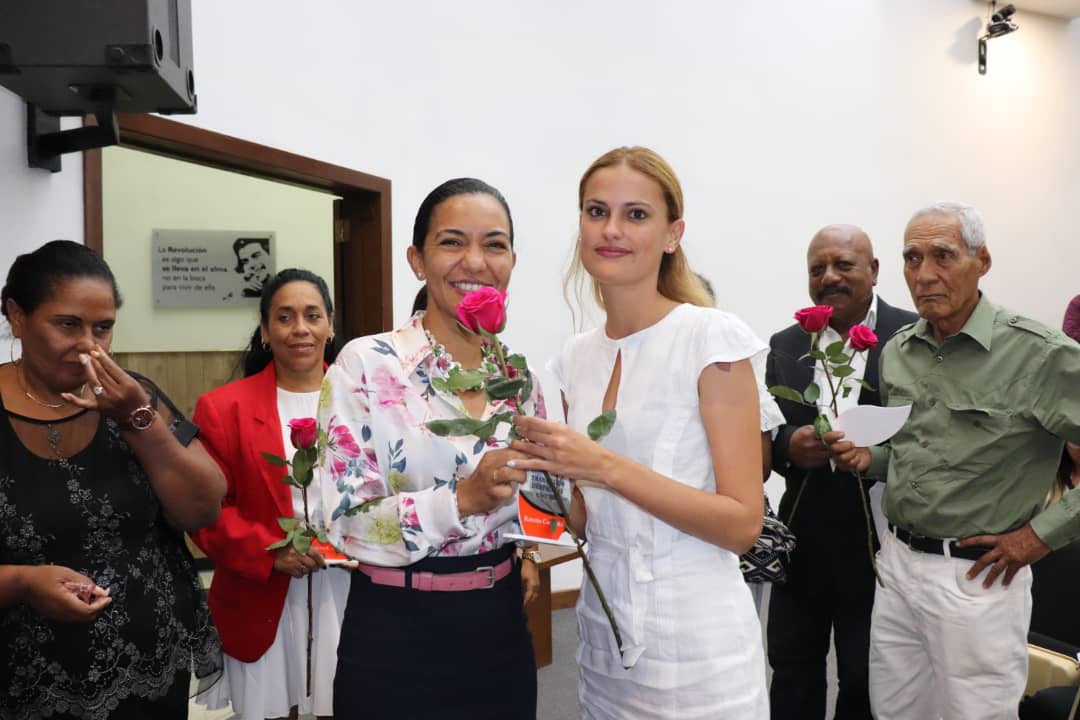 Merecido Reconocimiento a los más destacados en los resultados de trabajo en <a href="/DPJLaHabana/">Dirección Provincial De Justicia La Habana</a>. Si se puede. 

#ConLaFuerzaDeLaUnidad 
<a href="/DiazCanelB/">Miguel Díaz-Canel Bermúdez</a> <a href="/MMarreroCruz/">Manuel Marrero Cruz</a> <a href="/DrRobertoMOjeda/">Dr. Roberto Morales Ojeda</a> <a href="/IzquierdoAlons1/">Livan Izquierdo Alonso</a> <a href="/gobhabana/">Gobierno La Habana</a>