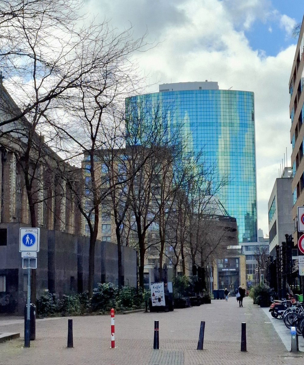 ger_elly8423's tweet photo. Goedemorgen.......
Rotterdam, mooi doorkijkje naar het World Trade Center vanaf de Binnenrotte.......wens jullie een mooie dag vandaag. https://t.co/akBrxp8BEA