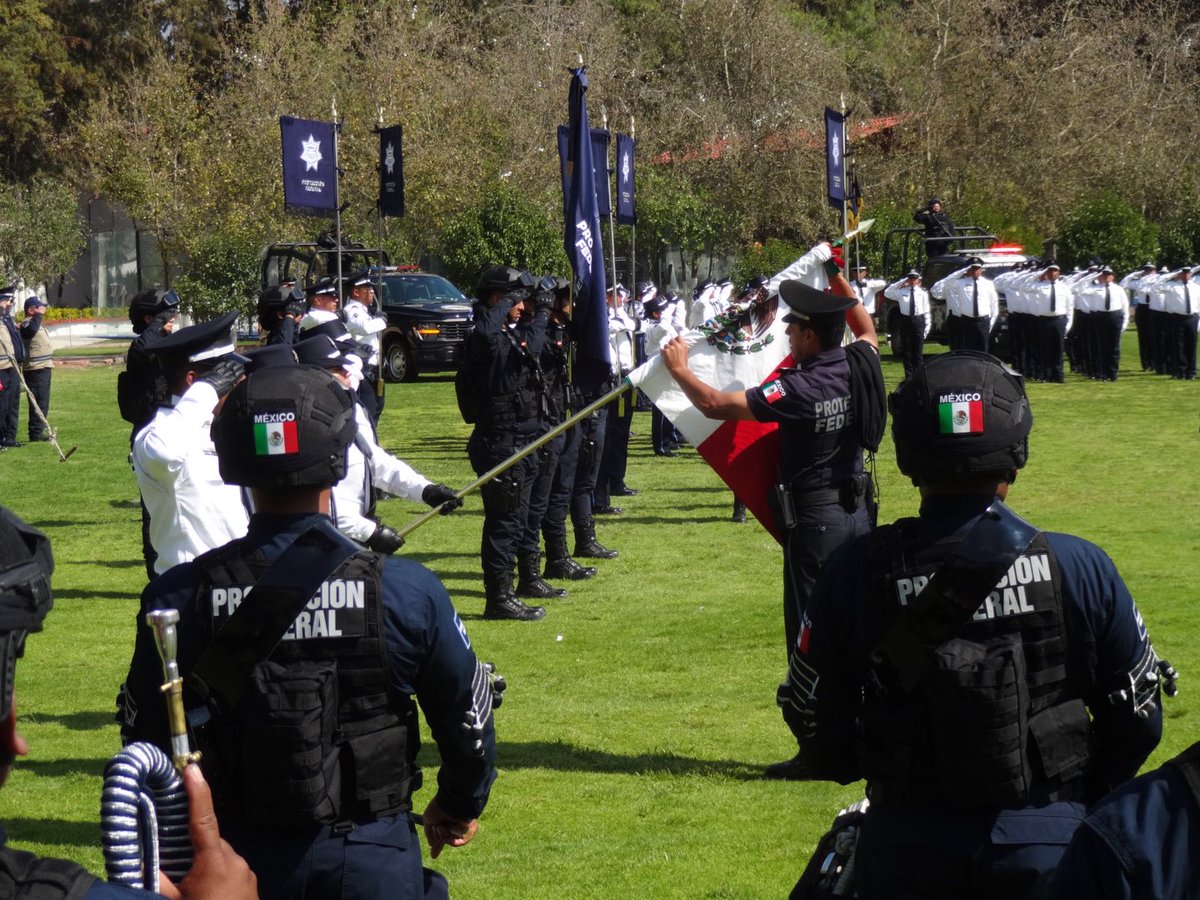 spf_sspc's tweet photo. El Servicio de Protección Federal, celebró la graduación de 82 mujeres y 70 hombres preparados para proteger personas y bienes federales.
¡Su valentía y profesionalismo fortalecen la seguridad de nuestro País! #OrgulloSPF 1/2 https://t.co/yAx8pyBpzU
