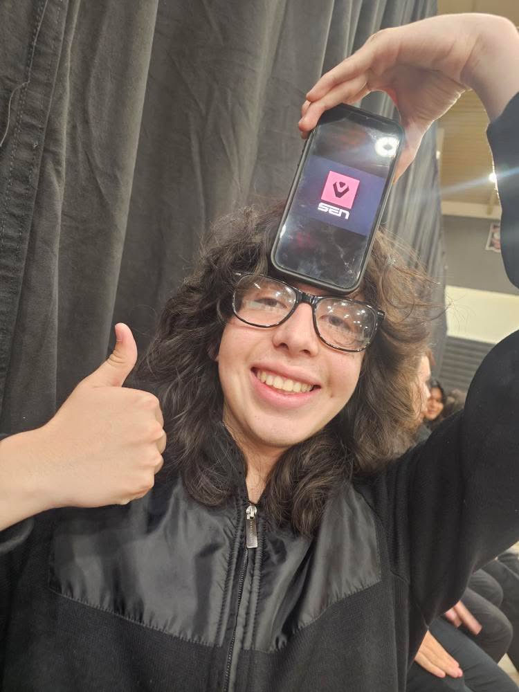 alex tweet media