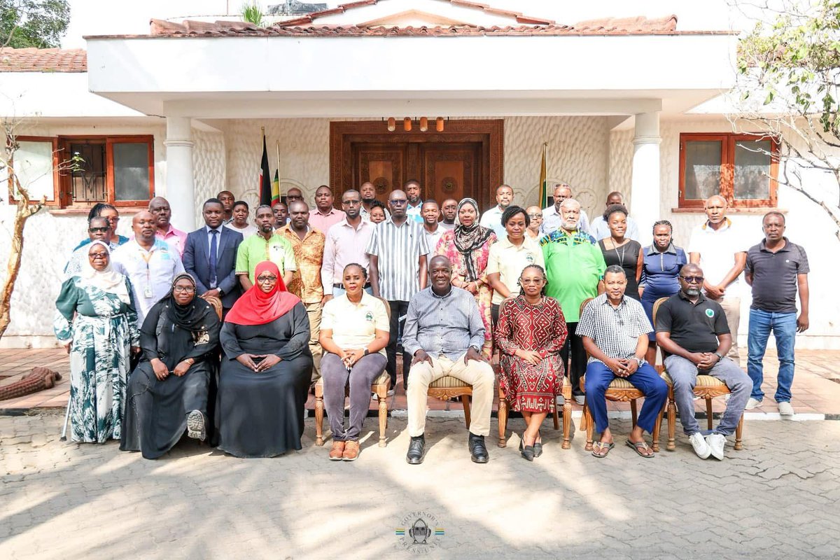 HakiYetuOrg's tweet photo. 🚨 Land Policy Progress weJoined Kilifi Governor &amp; FAO partners for a breakfast meeting, submitting the Kilifi County Land Policy draft for review &amp; tabling. A milestone for land governance &amp; community rights! 🌍✨

#HakiYetu #LandRights #Kilifi https://t.co/5yO8LEvaoS