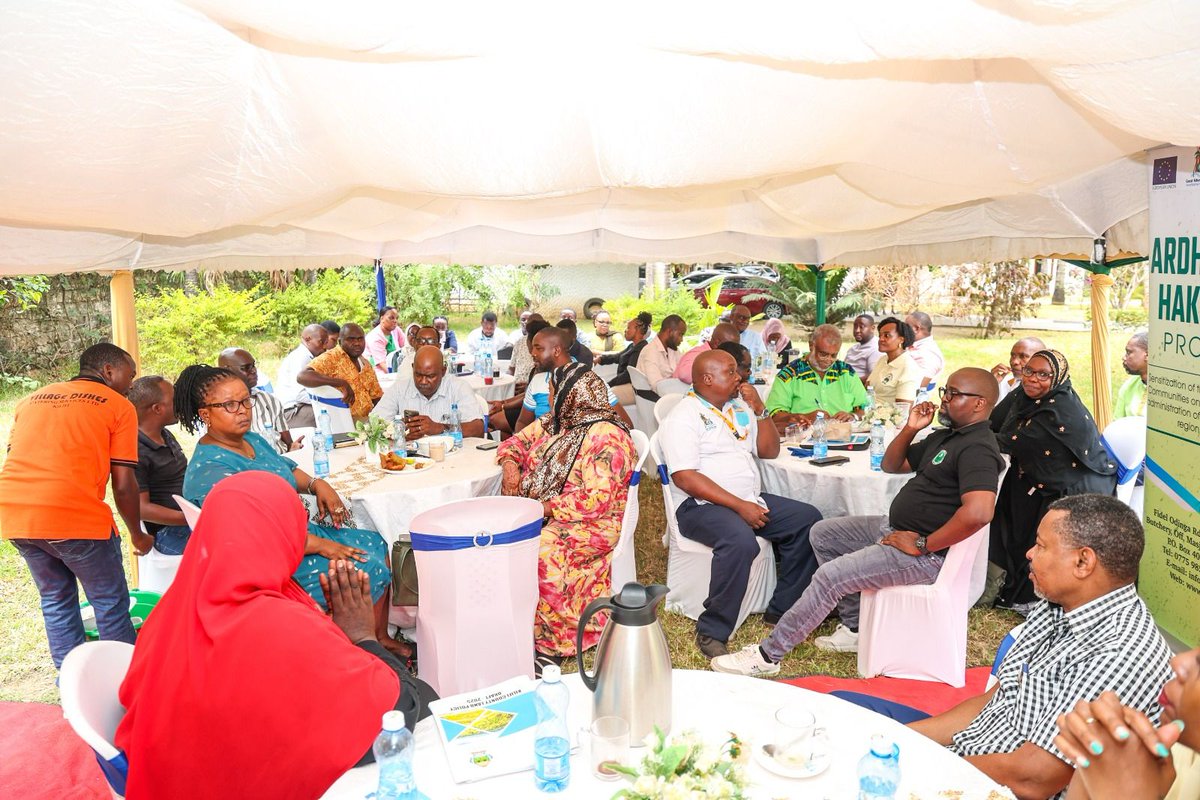HakiYetuOrg's tweet photo. 🚨 Land Policy Progress weJoined Kilifi Governor &amp; FAO partners for a breakfast meeting, submitting the Kilifi County Land Policy draft for review &amp; tabling. A milestone for land governance &amp; community rights! 🌍✨

#HakiYetu #LandRights #Kilifi https://t.co/5yO8LEvaoS