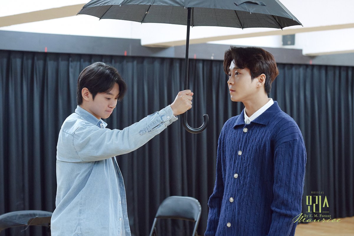 newpro_maurice's tweet photo. [뮤지컬 #모리스]

연습 현장 페어컷공개

모리스 l #정재환 #이한솔 #김기택
클라이브 l #박정원 #홍승안
알렉 l #김경록 #박주혁 #정지우

_
인터파크 서경스퀘어 스콘 1관
2025.03.07 - 05.25

#뮤지컬 #모리스 #연습현장사진공개 https://t.co/5KlIf36mTN
