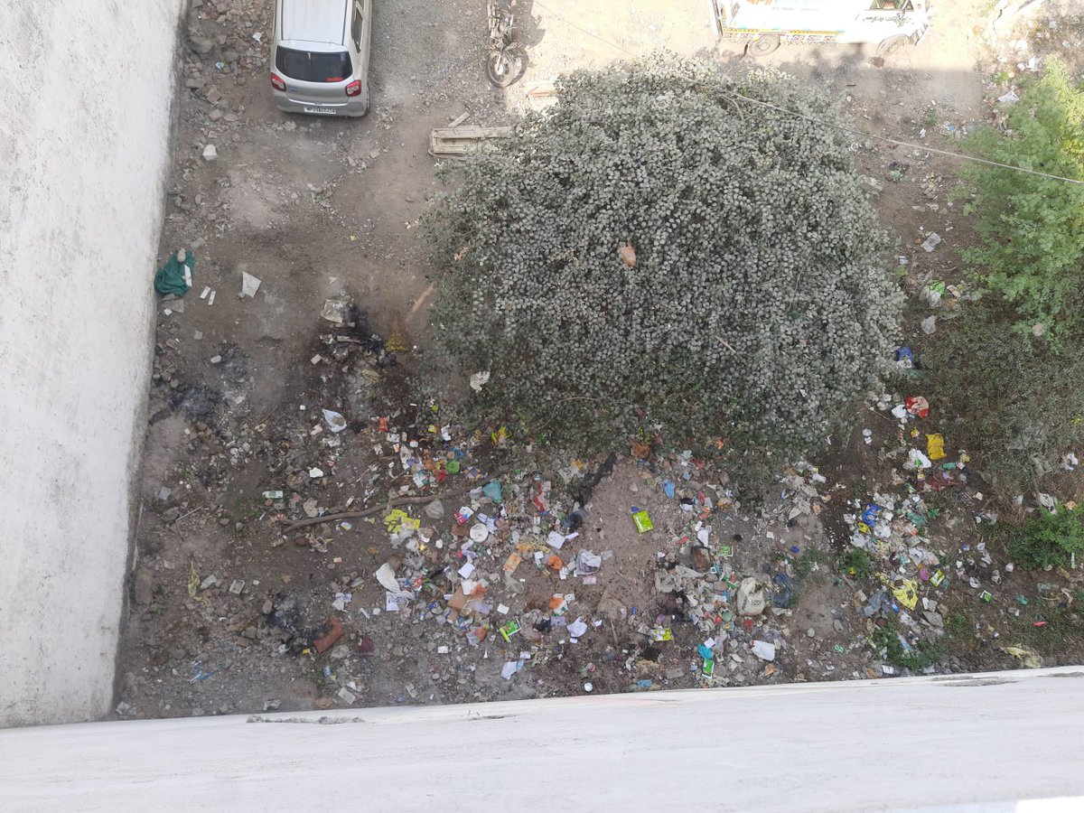 Trafun9's tweet photo. "The Indore Municipal Corporation seems to be failing its citizens in several areas. Here are some pressing concerns that need immediate attention.

- Irregular Garbage Collection 
- Garbage Burning
- Lack of Accountability "

@advpushyamitra @SwachhIndore
  #Accountability #IMC https://t.co/brDyuA0mqh