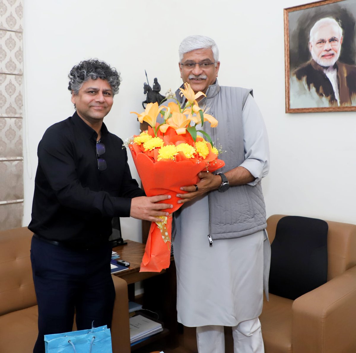 darispan's tweet photo. @gssjodhpur @narendramodi @AmitShah @DrSJaishankar @NGOCDPF @IcGeorgia @PM_Kobakhidze @sureshpprabhu
Wonderful meeting with the Minister of Culture, Govt of India. Discussed future programs of #NGOCDPF in the field of cultural integration 🇮🇳 and 🇬🇪 https://t.co/Dz8eO5xAeq