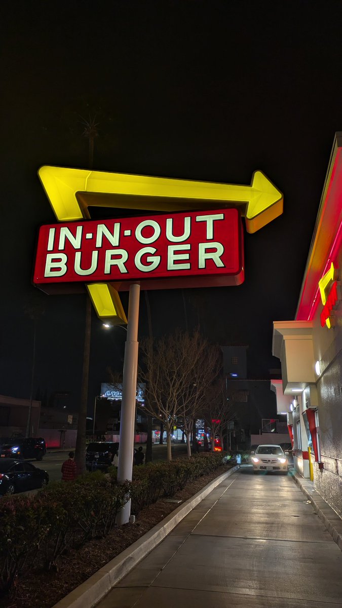念願のIN·N·BURGER🍔