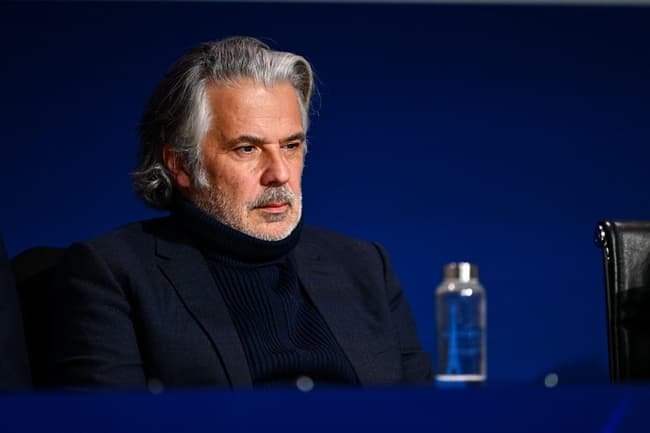 RMCsport's tweet image. Vincent Labrune a proposé de quitter son poste pour favoriser le retour de Canal+ dans les discussions pour les droits TV

rmcsport.bfmtv.com/football/ligue…