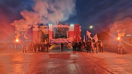 No ships
No planes 
No trains 

Everything has stopped

Maritime workers picket line in the port of Piraeus 

February 28 Greece General #strike 

#τεμπη_εγκλημα #τεμπη #απεργια #strike #huelga #greve #28_Φλεβαρη