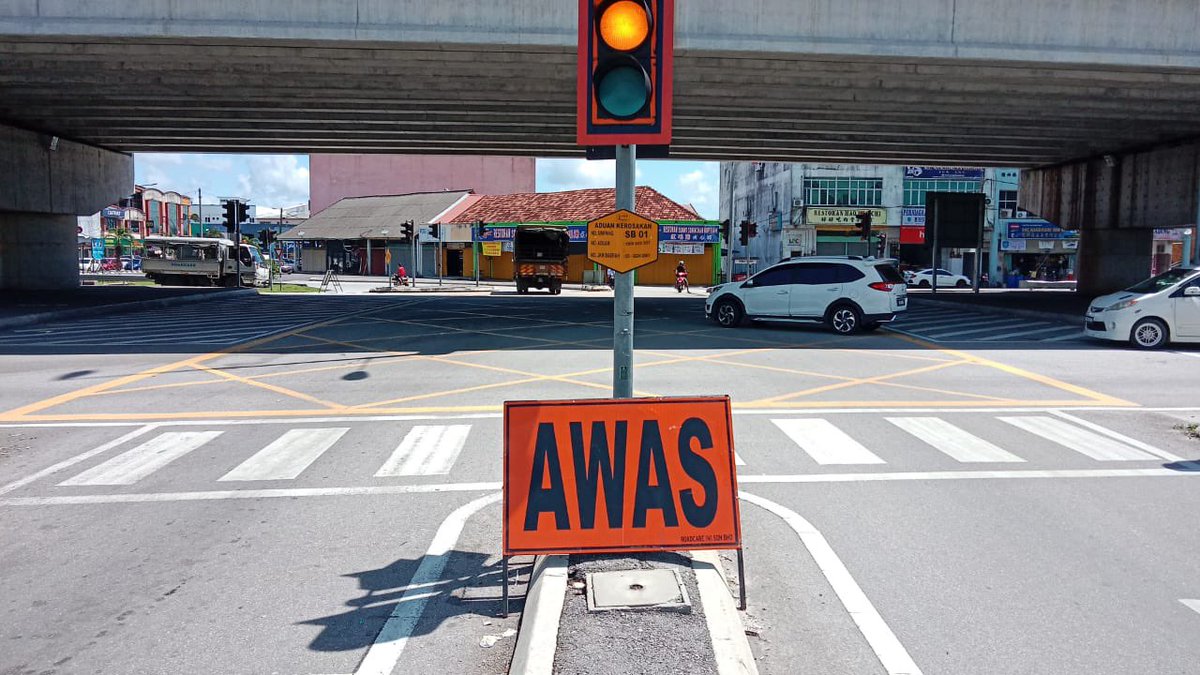 Kerosakan Main Controller Traffic Light akibat petir Laluan FT05 Sekincan
Tindakan: Memasang TMP di traffic rosak 
Status : Dalam Pembaikan

JKR Sabak Bernam memohon maaf atas sebarang kesulitan yg timbul &amp; mengalu2kan sebrg aduan jalan raya rosak utk tujuan pembaikan 
#IamJKR