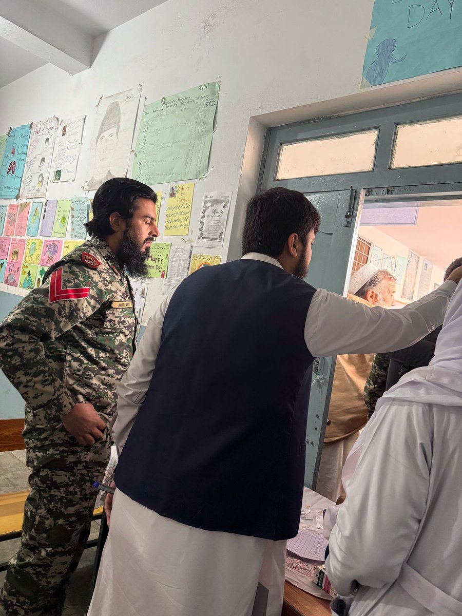 OFFICIAL_PYOP's tweet photo. مورخہ 27 فروری کو پیٹریاٹک یوتھ آف پاکستان اور فرنٹیئر کور کے ونگ ہیڈکوارٹر 101 کے جانب سے مشترکہ فری میڈیکل کیمپ منعقد کیا گیا۔جس کی سربراہی کرنل افتخار اور مرکزی صدر مجید خٹک کررہے تھے۔کیمپ میں 700 مریضوں کو فری چیک آپ اور فری میڈیسن دی گئیں۔ https://t.co/81HE4LlBwJ