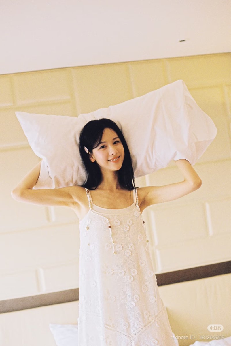 #ChenDuling shares new pics

More - m.weibo.cn/status/5139021…