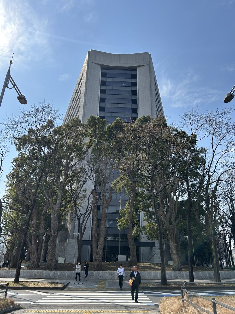 inada_warasa_'s tweet photo. 警視庁拝んだりしてきました
nzkさん基本的にはここにいるのかと思ってたらなんか震えて色々それどころではなかったですわ… https://t.co/TkLT7KLAD4