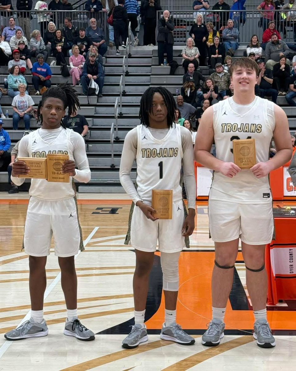 District 13 AAA Champs! 🖤💛

#UITOW