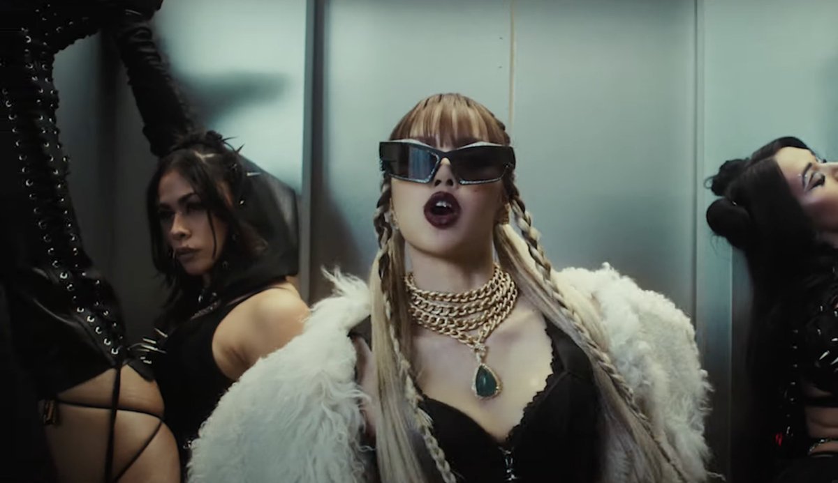 WORLDMUSICAWARD's tweet photo. #LISA's new ‘FXCK UP THE WORLD" MV is EPIC and takes over 3 of the TOP 5 Trends on X Worldwide with #LISAxFUTW at #3, FUTW OUT NOW at #4 and 
ALTER EGO DAY at #5! 💪🆕📽️💥3⃣🔝5⃣✖️🌎👑❤️‍🔥

 WATCH NOW: https://t.co/N0r8TecQwe

#FXCKUPTHEWORLD 
#LISAxAlterEgo https://t.co/yJ8IfZAcKC