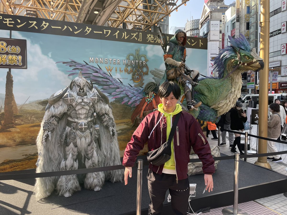UNVEIL_RYO's tweet photo. なんか109の前で3体並んでた
#モンハンワイルズ発売 https://t.co/hNhJoe6dqT