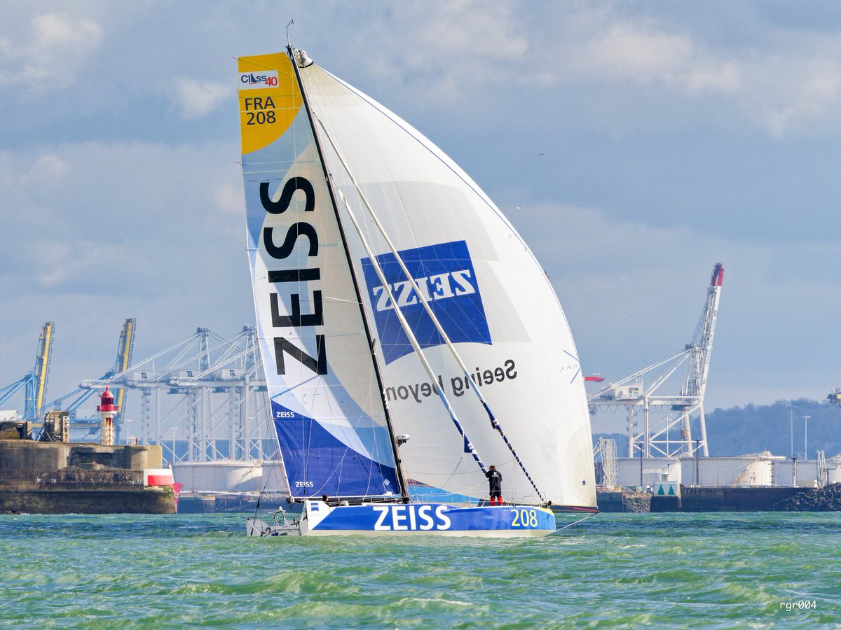 LH city 🙌 

1. 💙 Mairie 
2. ⛪️ Saint-Joseph
3. 🚢 Port