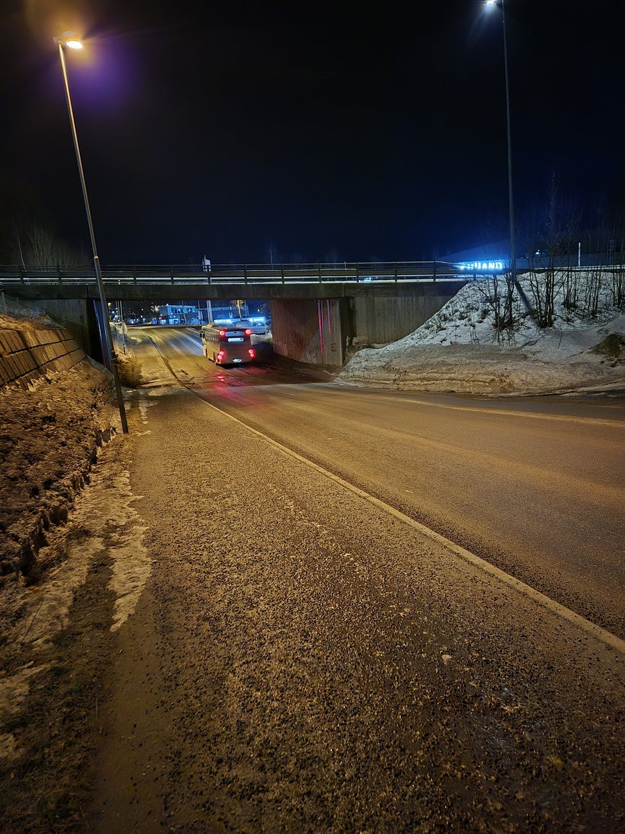Doramusicana's tweet photo. Street photography from the last week of February 🌃🚦🚌 #WeekendVibes #streetphotography #samsungphotography #Spring2025 #byefebruary #welcomemarch #walkoftheday #snowismelting #natureiscomingtolifeagain https://t.co/UbUIbKumYR