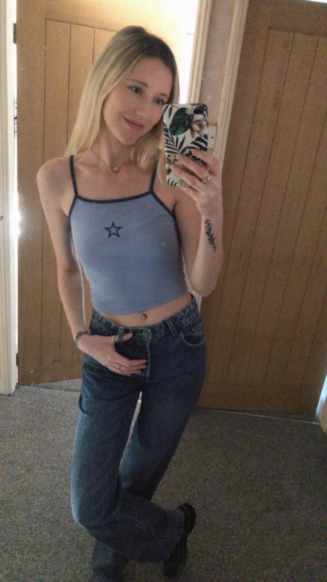 instagram.com/sophielouise22…

^ #instagram #insta #instalive 

After a depressing cold few months, warmer days are finally coming 
☀️🤗🌸💗 

#footfetish #sexyfeet #findomuk #findomdrain #paypig #goddess #footmodel #footworship #prettyfeet #stinkyfeet