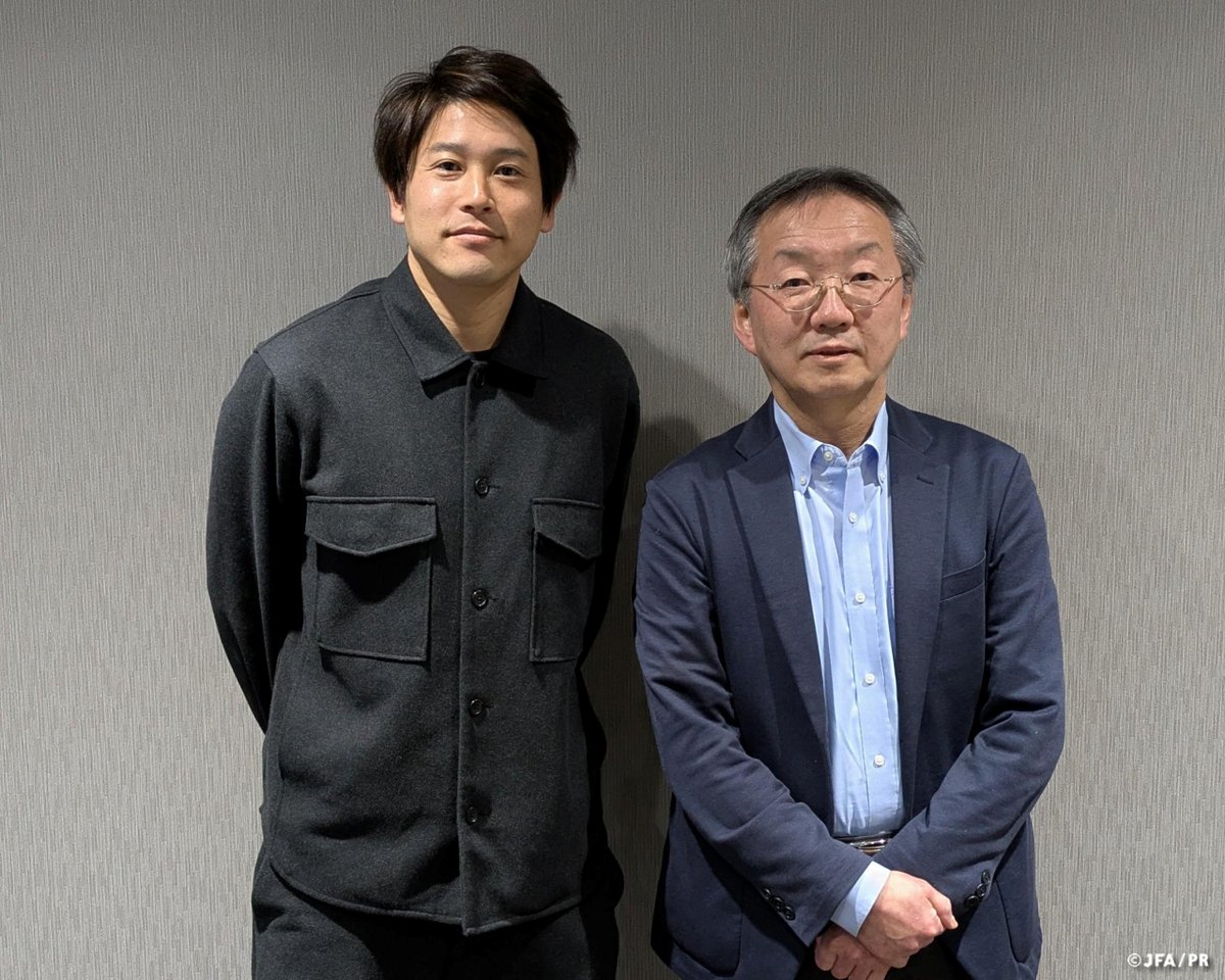 JFA's tweet photo. ＼第76回サッカードクターセミナーを開催⚽／

2/22(土)、23(日)の2日間、高円宮記念JFA夢フィールドにて、第76回サッカードクターセミナーを実施しました。

整形外科領域に加え、時差対策や栄養、GPS、育成年代など多岐にわたる講義と、昨年開催されたFIFA U-17 女子ワールドカップ ドミニカ共和国 2024とオリンピック競技大会(2024/パリ)の帯同報告、さらに、「アスリートと怪我」と題した特別講演では、池田浩JFA医学委員長とともに、元日本代表の内田篤人氏ご登壇いただきました。
対談形式で行われた特別講演では2人の信頼関係の深さがうかがえ、選手が怪我をしたときの感情や選択にどう寄り添うかを改めて考えさせられた受講者も多��ったようで、「選手目線の話が伺えてとても勉強になりました」「選手たちに信頼されるドクターを目指したいと改めて感じました」というコメントが寄せられました。

セミナー終了後にはサッカー���実技も行われ、ドクター同士で思い切り汗を流し、本セミナーの目的のひとつでもあるドクター間の交流も活発に行われた2日間となりました。
次回は10月に札幌にて開催予定です。

講義内容等詳細はこちら⏬
https://t.co/bxsS4AAyVp

過去の開催情報はこちら⏬
https://t.co/SApspF8T2v

#jfa #メディカル #サッカードクターセミナー