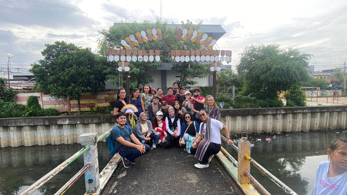 qlc_jakarta's tweet photo. Menelusuri landmark bersejarah yang memiliki makna penting bagi komunitas Transpuan di sana. Terima kasih untuk teman-teman yang sudah hadir dan mendukung kegiatan kolaborasi QLC Jakarta dengan teman-teman di Teater Manekin.

Sampai jumpa di kegiatan berikutnya. https://t.co/CdI9ebQfGT