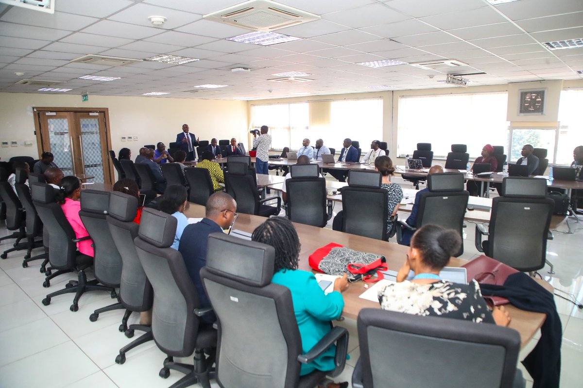 KimtaiHarry's tweet photo. The Ministry of Health engaged private health providers from @RuphaKenya, #KAPH, and FBOs to enhance their understanding of the global budget payment mechanism for outpatient services and the rollout of the Social Health Authority (@_shakenya). https://t.co/awoWOMxoRH