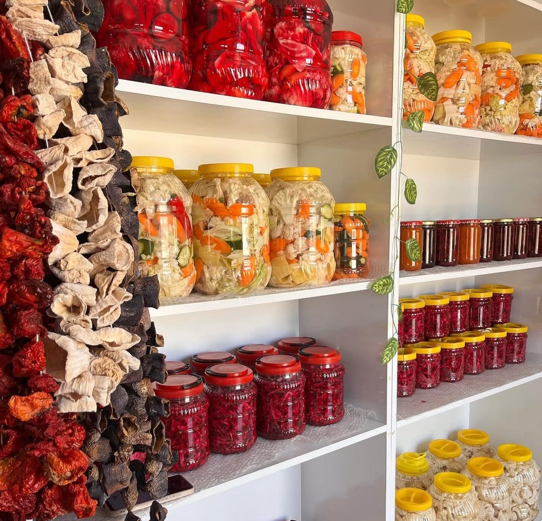 Gunaydin Cumamız mübarek olsun insallah Rabbım de biz esnaflara hayırlı ve bol satışlar nasip eylesin 🤲
Mantı siparişlerinizi alayim📝📝
Zeytinyağı 
Tereyagi 
Ev yapımı tursu
Adana kurutma salcalar
Tahin,pekmez,bal
Nar ekşisi 
Rt edermisiniz🌷