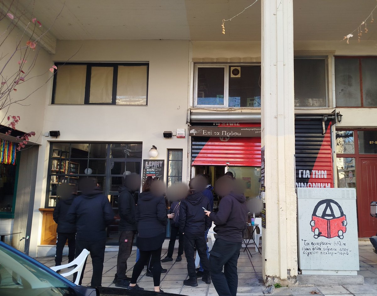 Οι μπάτσοι έχουν αποχωρήσει.
Οι προσαχθέντες παραμένουν στη ΓΑΔΑ. Έχουν γίνει κι άλλες προσαγωγές, μεταξύ αυτών και μαθητών.

ΟΛΟΙ ΚΑΙ ΟΛΕΣ ΣΤΙΣ ΔΙΑΔΗΛΩΣΕΙΣ
ΟΥΤΕ ΒΗΜΑ ΠΙΣΩ ΑΠΕΝΑΝΤΙ ΣΤΗΝ ΚΡΑΤΙΚΗ ΚΑΤΑΣΤΟΛΗ
#patra #antireport #Τεμπη #τεμπη_έγκλημα