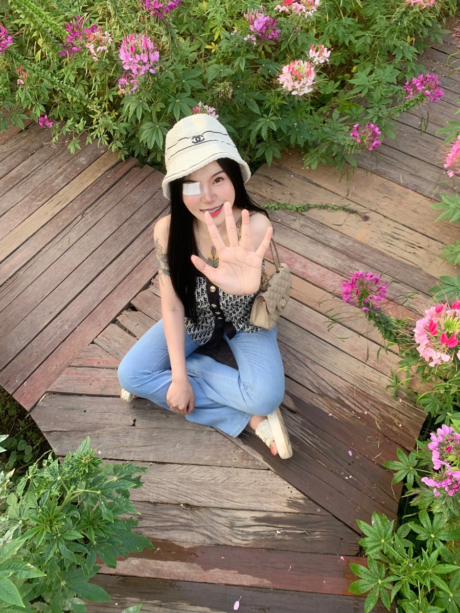 Jamie_x2002's tweet photo. No rain , No flowers🌷🌧️ 
#กาฬสินธุ์ #เมคเฟรนด์ https://t.co/Qrb5sxwcvr