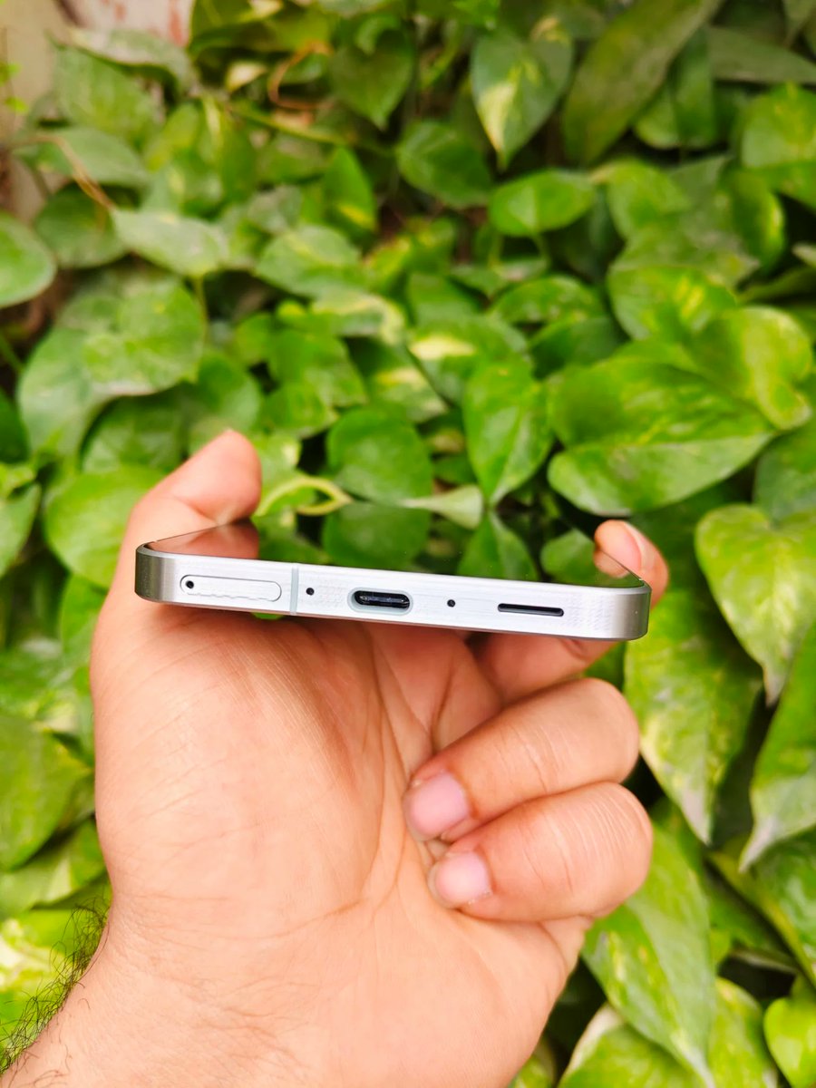D_type_25's tweet photo. Probably our first hands on look at Galaxy A56 #GalaxyA56 https://t.co/u90HByrrap