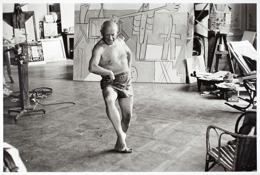 A photo of Picasso and his wife, Jacqueline Roque, taking ballet classes in his studio.

More than a painter, Picasso saw dance as an extension of artistic expression. 

#BalletWestAfrica 
#PabloPicasso 
#BalletAndArt 
#DanceAsArt