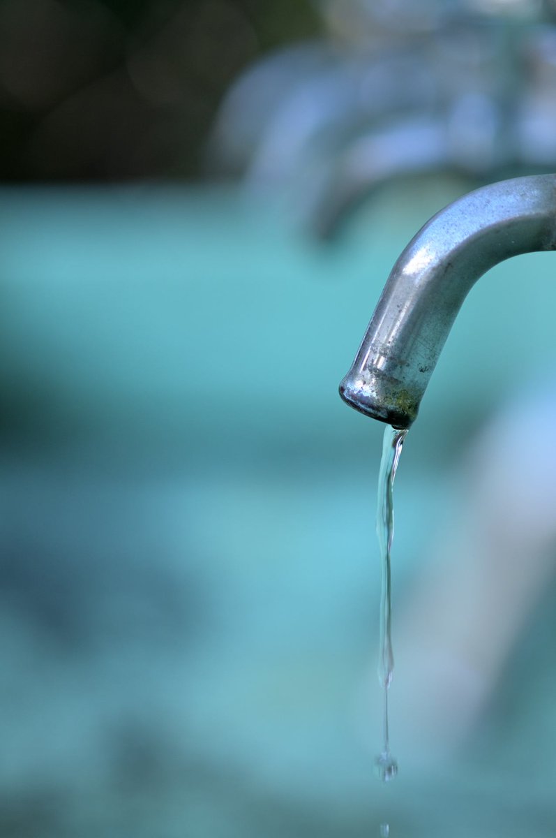tomihara_nozomi's tweet photo. 「雫」#droplet #water #runningwater #fountain #tap #faucet #nikoncreators #nikond300 #photograph #photography #雫 #水 #流水 #噴水 #水道 #蛇口 #写真 #いつかの写真 #写真好き #写真で伝えたい私の世界 #写真好きな人と繋がりたい #歩楽里写真部 https://t.co/9F7kUh7U6L