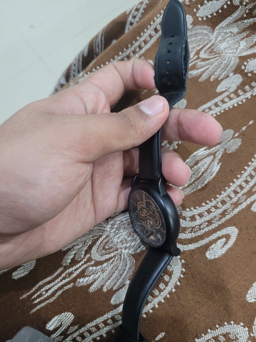 DusejaShivank's tweet photo. I bought a watch from @armani a few months ago through @myntra. The watch is under 2 year warranty. My strap got suddenly torn off while pinning it on my wrist. Now it is claimed that the strap is not part of warranty.I seek redressal for my issue at the earliest without costs. https://t.co/ESD7YorwMU