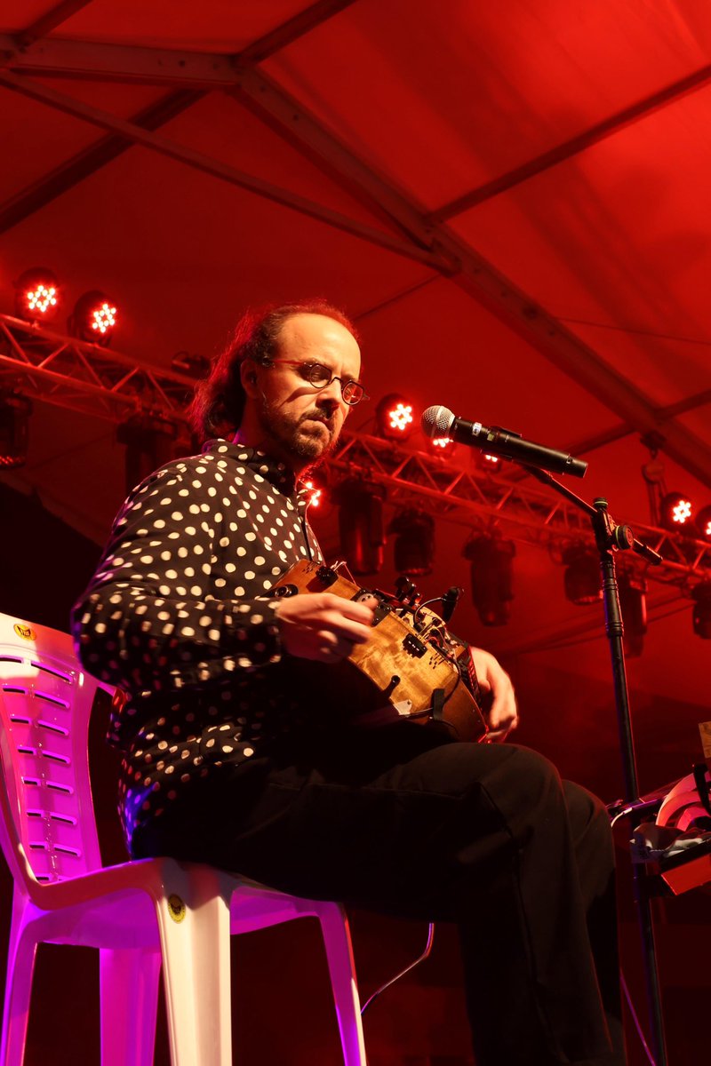 EmbEspIndia's tweet image. ✨A mesmerizing blend of music and dance at the Kerala and Jaipur Literature Festivals!🎭 
Spanish musician Germán Díaz enchanted the audience with the soulful melodies of the zanfona (hurdy-gurdy)🎻 while Mónica de la Fuente brought rhythm to life through
dance.💃🔥 
#SpaIndia