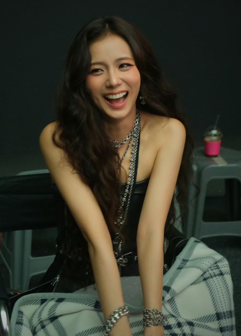 jisoogaIIery's tweet image. my everything